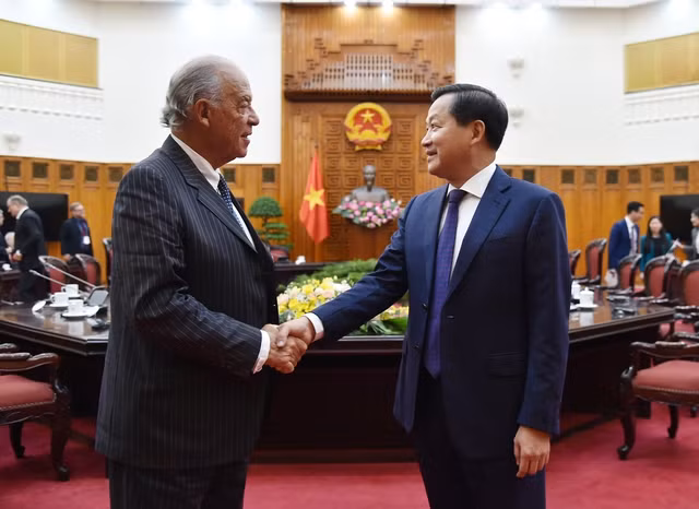黎明慨副总理会见瑞士企业代表团 ảnh 1