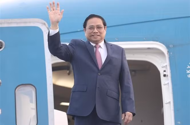 越南政府总理范明政启程对柬埔寨进行正式访问并主席东盟峰会 ảnh 1 越南政府总理范明政启程对柬埔寨进行正式访问并主席东盟峰会 ảnh 1