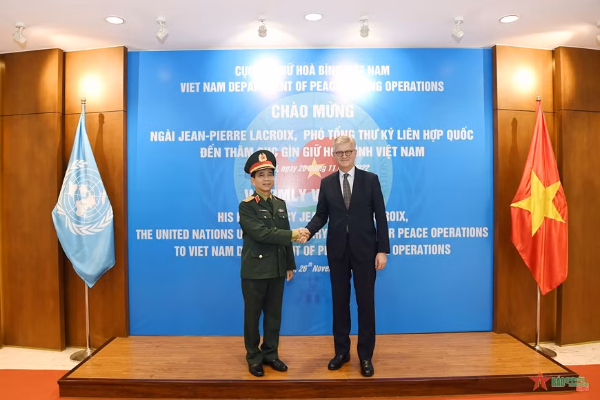 联合国副秘书长对越南维和局进行访问 ảnh 3 联合国副秘书长对越南维和局进行访问 ảnh 3