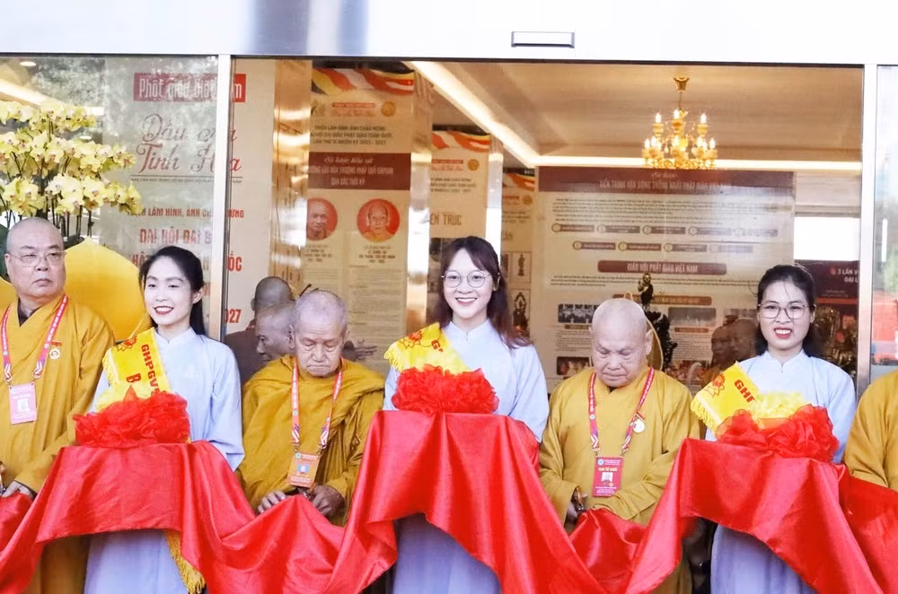 越南佛教协会第九次全国代表大会:“越南佛教-精华烙印”展会开幕 ảnh 2 越南佛教协会第九次全国代表大会:“越南佛教-精华烙印”展会开幕 ảnh 2