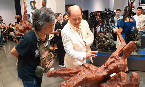“自我-人”--吴春丙画家的独特展览 ảnh 1 “自我-人”--吴春丙画家的独特展览 ảnh 1