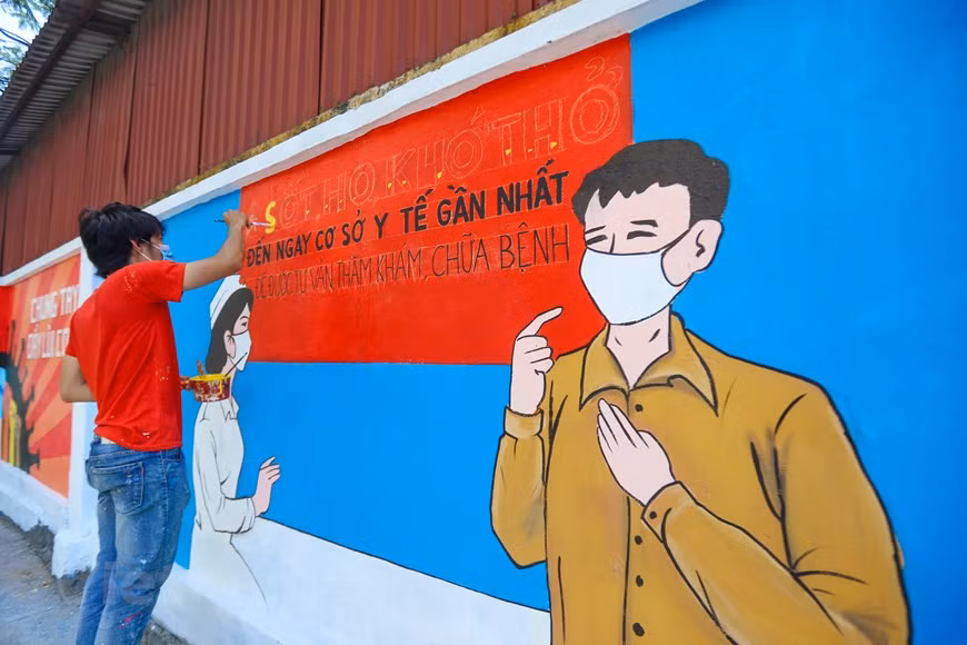 组图：河内新冠肺炎疫情常态化防控系列宣传壁画之路 ảnh 6