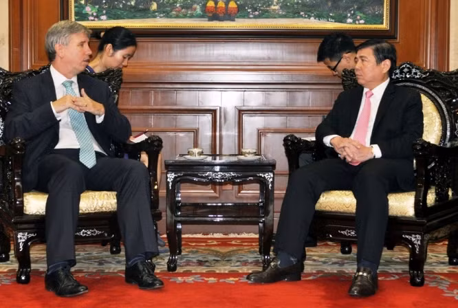 英国愿与胡志明市加强在基础设施领域的合作 ảnh 1