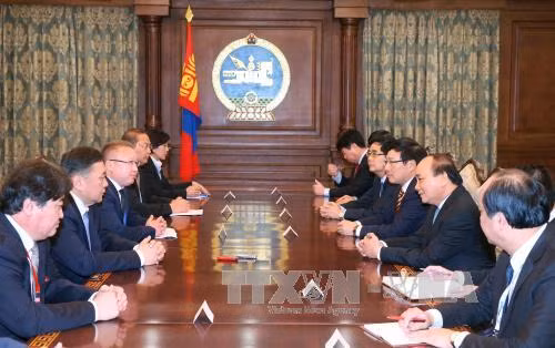 越南政府总理阮春福会见蒙古国国家大呼拉尔主席恩赫包勒德 ảnh 2