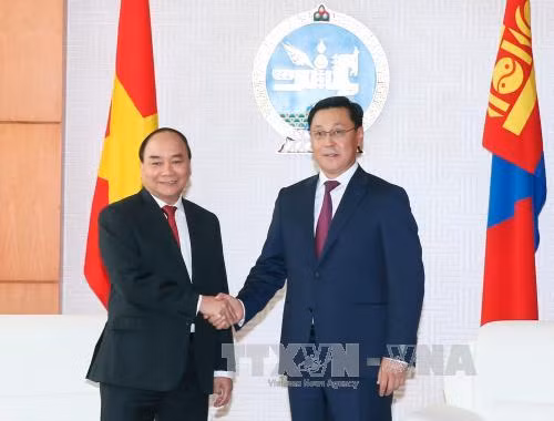 阮春福总理圆满结束对蒙古进行正式访问并出席第11届亚欧首脑会议 ảnh 3 阮春福总理圆满结束对蒙古进行正式访问并出席第11届亚欧首脑会议 ảnh 3