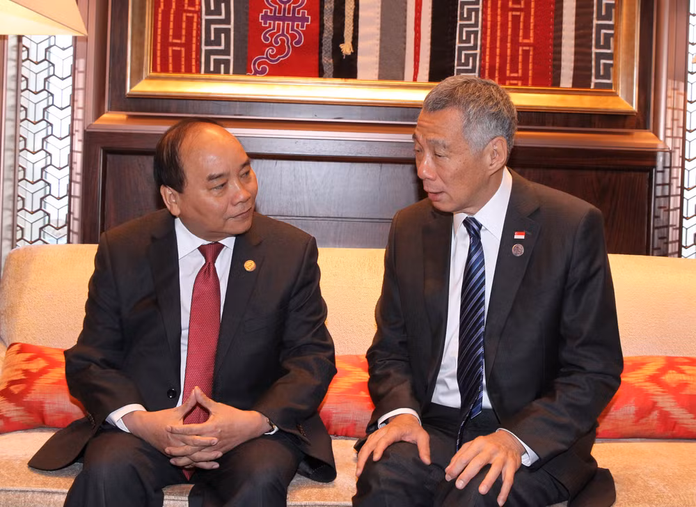 越南政府总理阮春福会见出席第十一届亚欧首脑会议的各国领导人 ảnh 3
