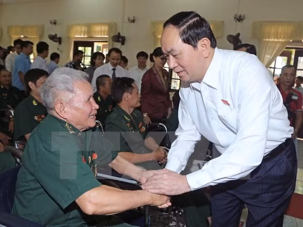 越南伤残军人与烈士日69周年：陈大光主席走访慰问河南省伤残军人 ảnh 1