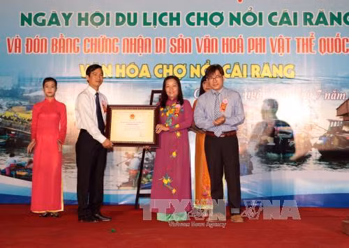 芹苴市丐冷水上市场旅游节吸引国内外数万人次参加 ảnh 5 芹苴市丐冷水上市场旅游节吸引国内外数万人次参加 ảnh 5