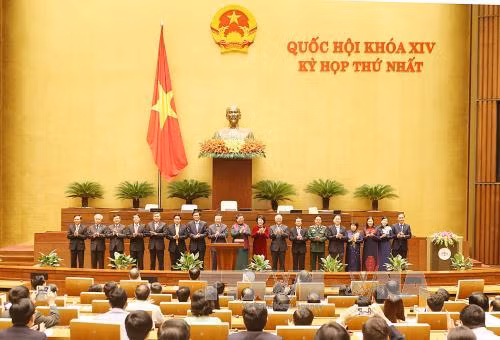 越南第十四届国会第一次会议：国会代表对国会活动继续革新信心十足 ảnh 1