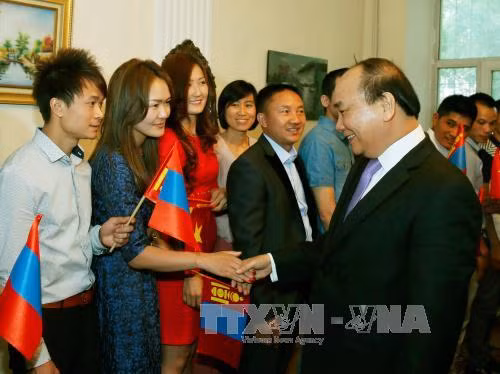 阮春福总理圆满结束对蒙古进行正式访问并出席第11届亚欧首脑会议 ảnh 5 阮春福总理圆满结束对蒙古进行正式访问并出席第11届亚欧首脑会议 ảnh 5