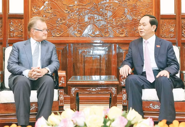越南国家主席陈大光会见前哈佛商学院副院长约翰·奎尔奇 ảnh 1 越南国家主席陈大光会见前哈佛商学院副院长约翰·奎尔奇 ảnh 1