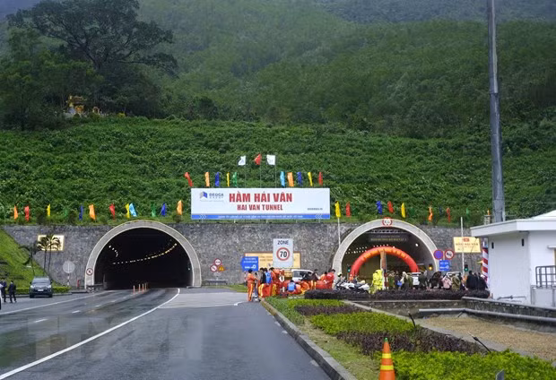 令人瞩目的海云2号公路隧道投入运营 ảnh 1
