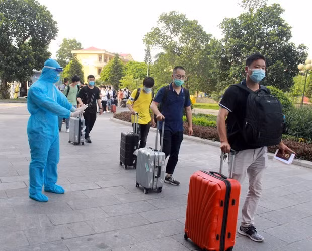 通过陆路入境并在军队管理的集中隔离区接受隔离的越南人一律不收费 ảnh 2 通过陆路入境并在军队管理的集中隔离区接受隔离的越南人一律不收费 ảnh 2