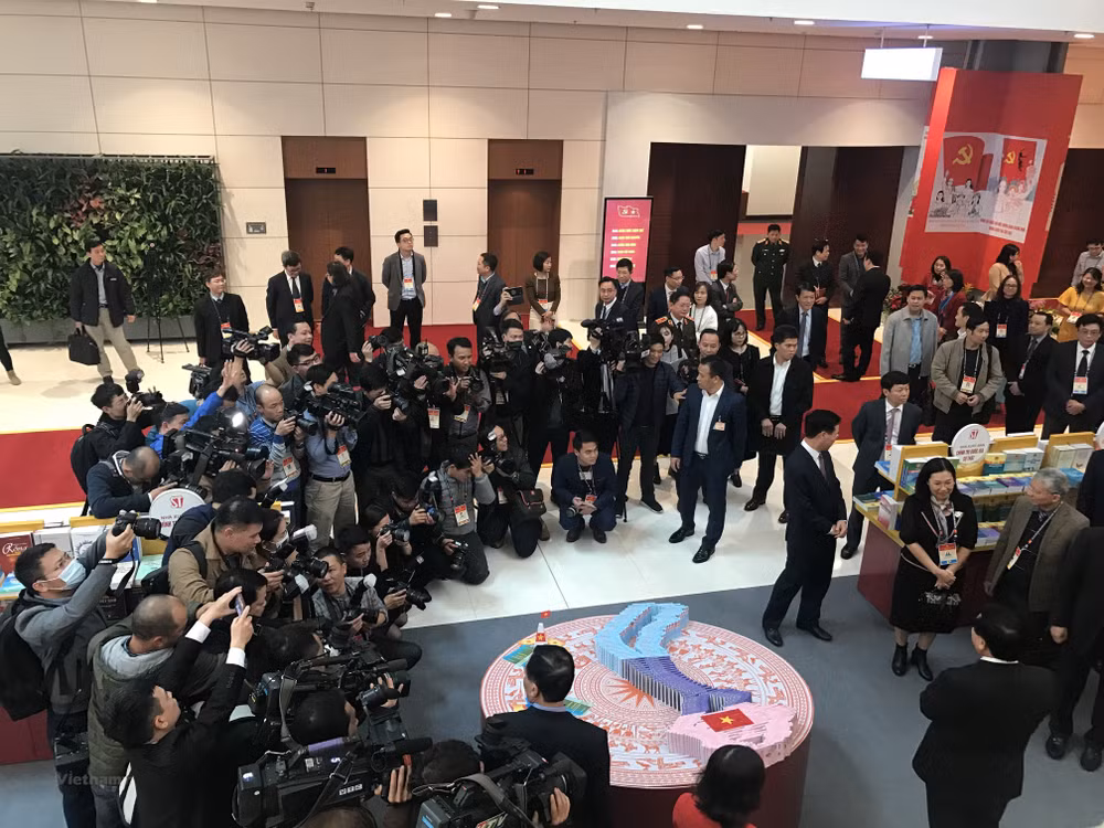 200多家新闻单位的记者直接参加报道越共十三大 ảnh 1