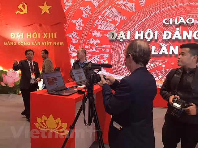 200多家新闻单位的记者直接参加报道越共十三大 ảnh 3