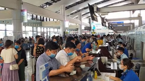 越南国家航空公司增加航班，为遭受第六号台风影响的乘客提供服务 ảnh 2