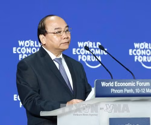 越南政府总理阮春福开始出席2017年世界经济论坛东盟峰会之行 ảnh 1 越南政府总理阮春福开始出席2017年世界经济论坛东盟峰会之行 ảnh 1