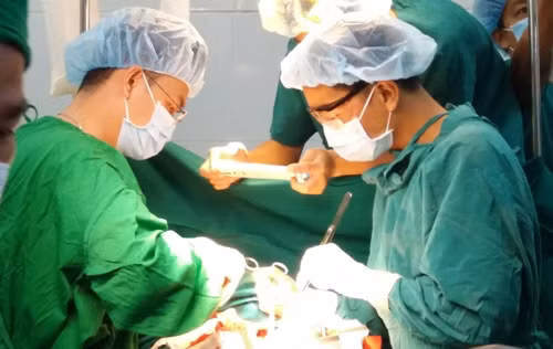 越南成功抢救一例心脏破裂患者 ảnh 1 越南成功抢救一例心脏破裂患者 ảnh 1