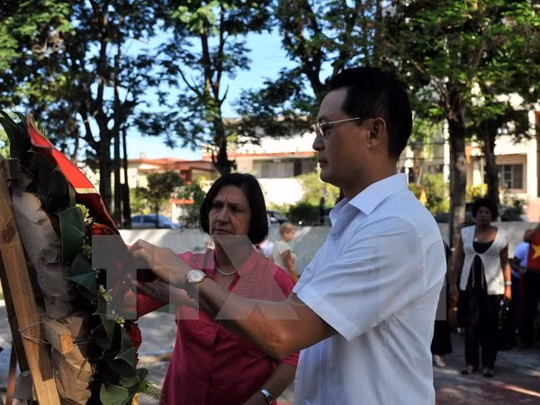 胡志明主席诞辰127周年纪念活动在古巴和印度等国举行 ảnh 1 胡志明主席诞辰127周年纪念活动在古巴和印度等国举行 ảnh 1