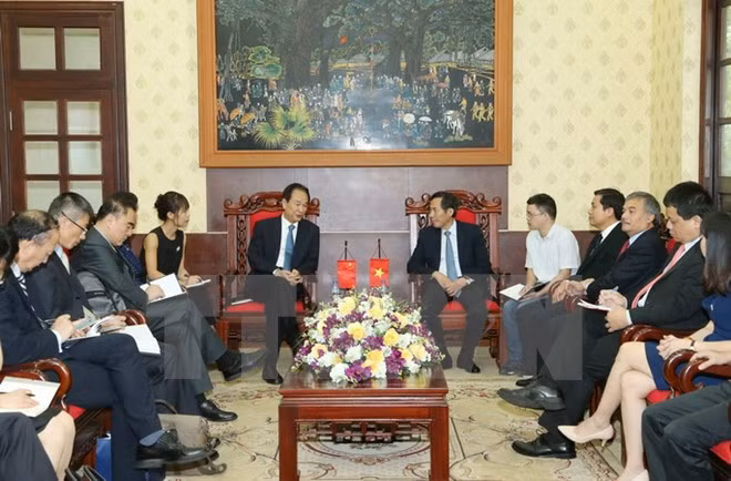 新华社社长蔡名照访问越南《人民报》社 ảnh 1 新华社社长蔡名照访问越南《人民报》社 ảnh 1