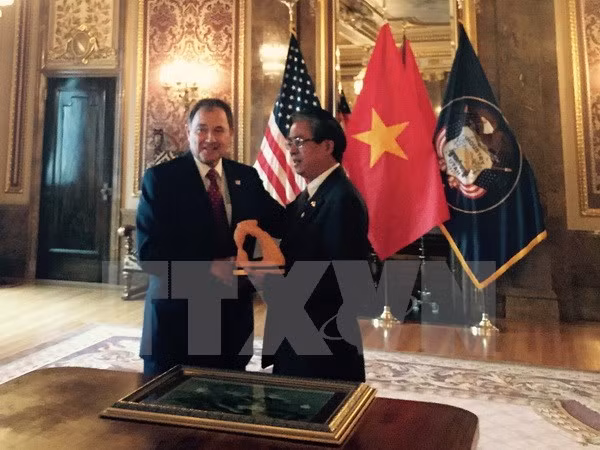 越南与美国犹他州大力促进各领域务实合作 ảnh 1