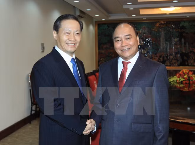 越南政府副总理阮春福会见中国广西壮族自治区党委书记彭清华 ảnh 1 越南政府副总理阮春福会见中国广西壮族自治区党委书记彭清华 ảnh 1