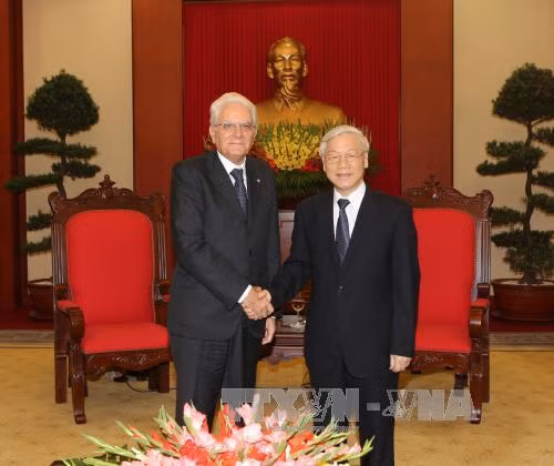 越共中央总书记阮富仲会见意大利总统塞尔焦•马塔雷拉 ảnh 1