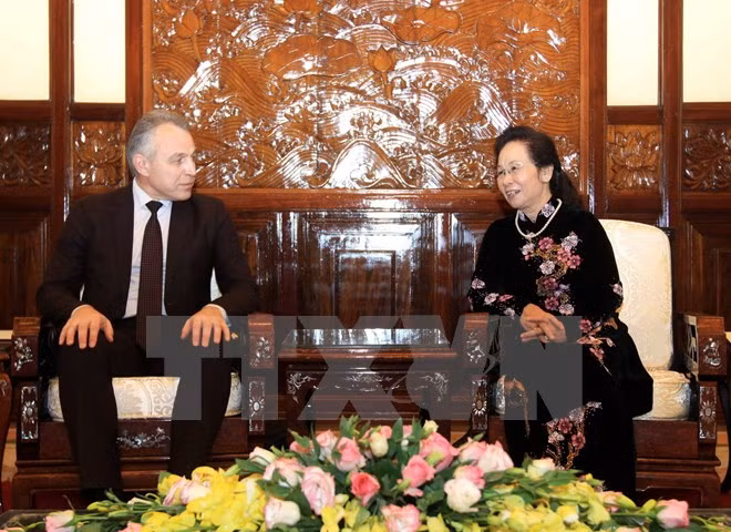 越南国家副主席阮氏缘会见白俄罗斯工联高级代表团 ảnh 1