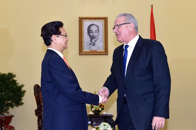 越南政府总理阮晋勇会见欧盟国际合作和发展委员耐文•米米卡 ảnh 1