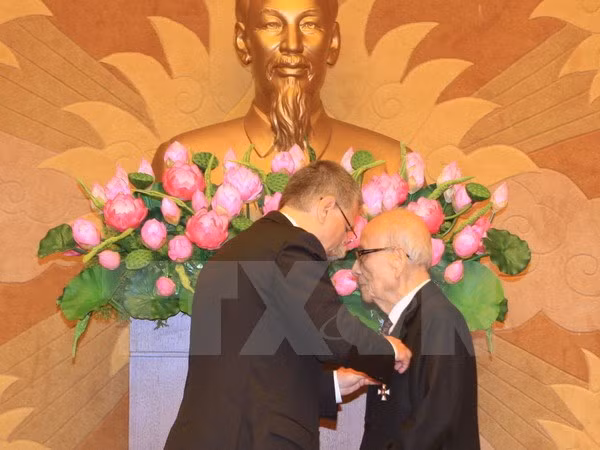 武挑教授荣获匈牙利十字骑士勋章 ảnh 1 武挑教授荣获匈牙利十字骑士勋章 ảnh 1