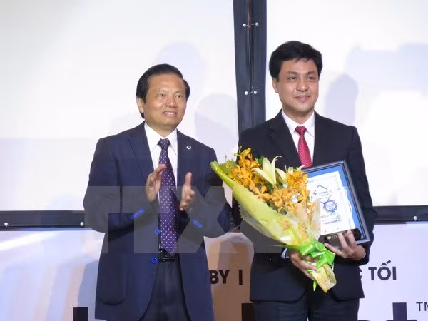 越南外贸股份商业银行荣获“2015年最佳零售银行奖” ảnh 1