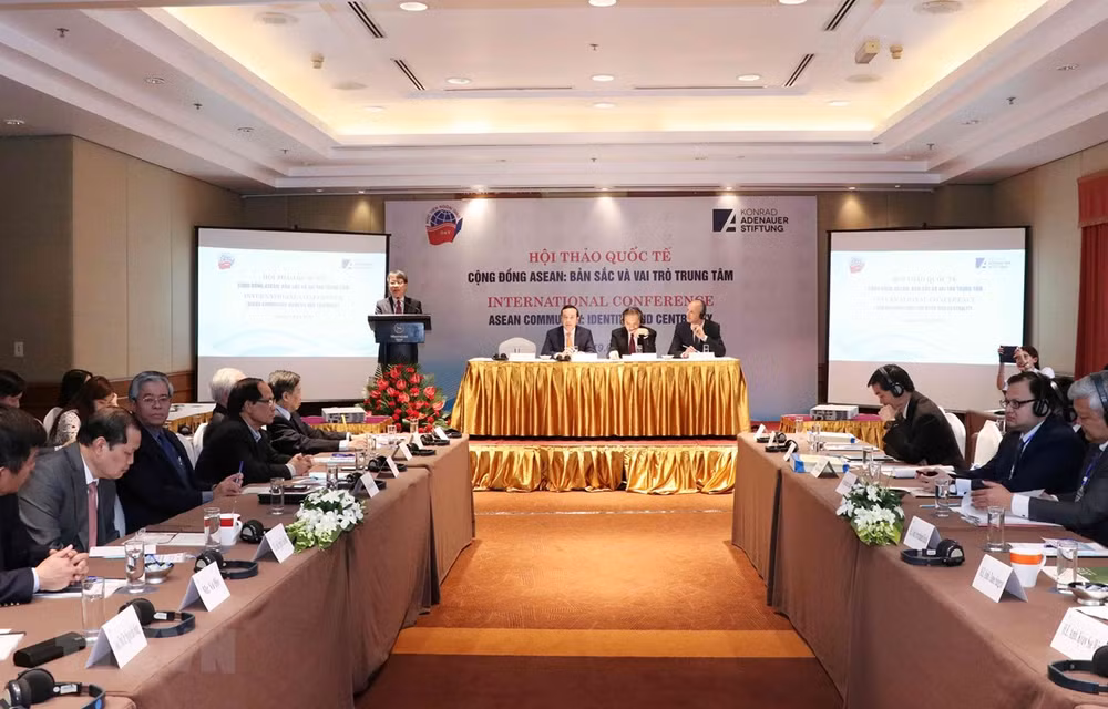 “东盟共同体：东盟特色与核心作用”国际研讨会在河内举行 ảnh 1