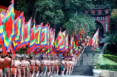 2019年雄王国祖祭祖仪式隆重举行 国会主席阮氏金银出席 ảnh 2
