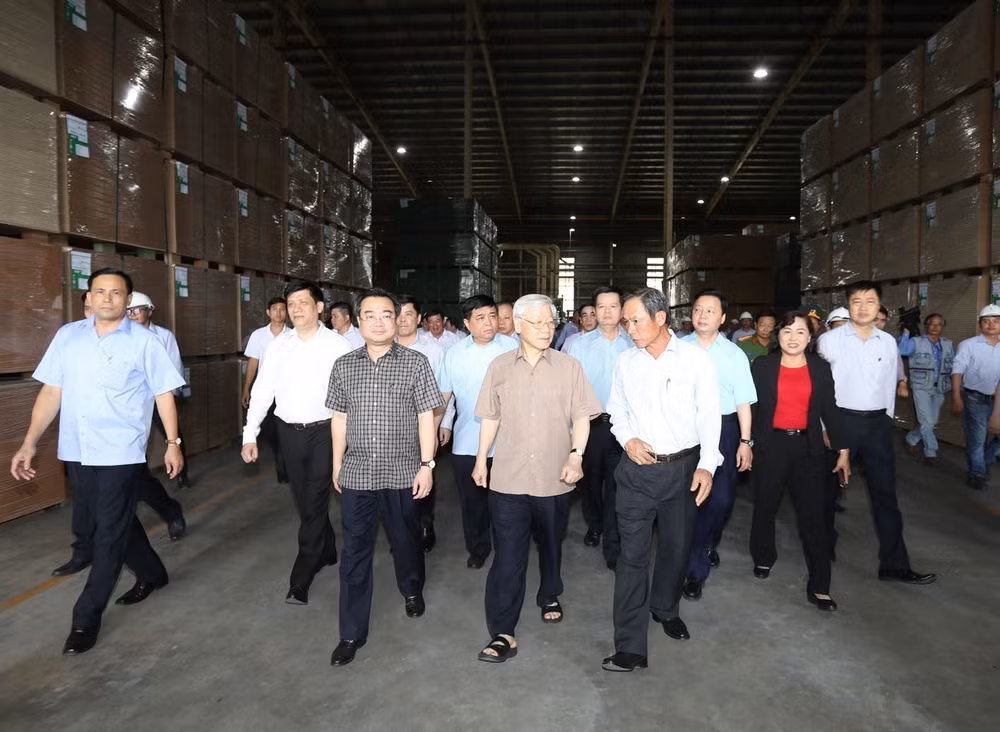 阮富仲:坚江省以经济发展为中心、以党建为核心 实现全面发展 ảnh 2 阮富仲:坚江省以经济发展为中心、以党建为核心 实现全面发展 ảnh 2