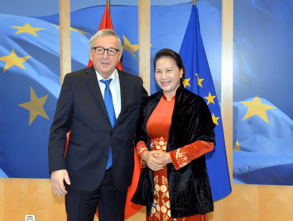越南国会主席阮氏金银会见欧盟委员会主席让-克洛德·容克 ảnh 2 越南国会主席阮氏金银会见欧盟委员会主席让-克洛德·容克 ảnh 2