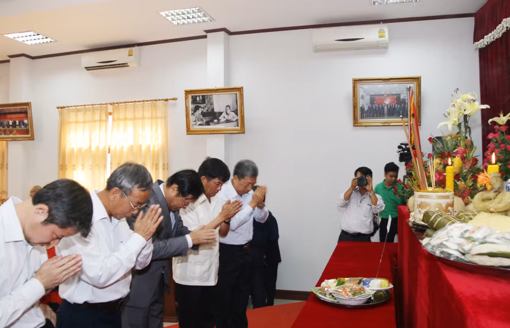 雄王祭祖日活动首次在老挝举行 ảnh 2