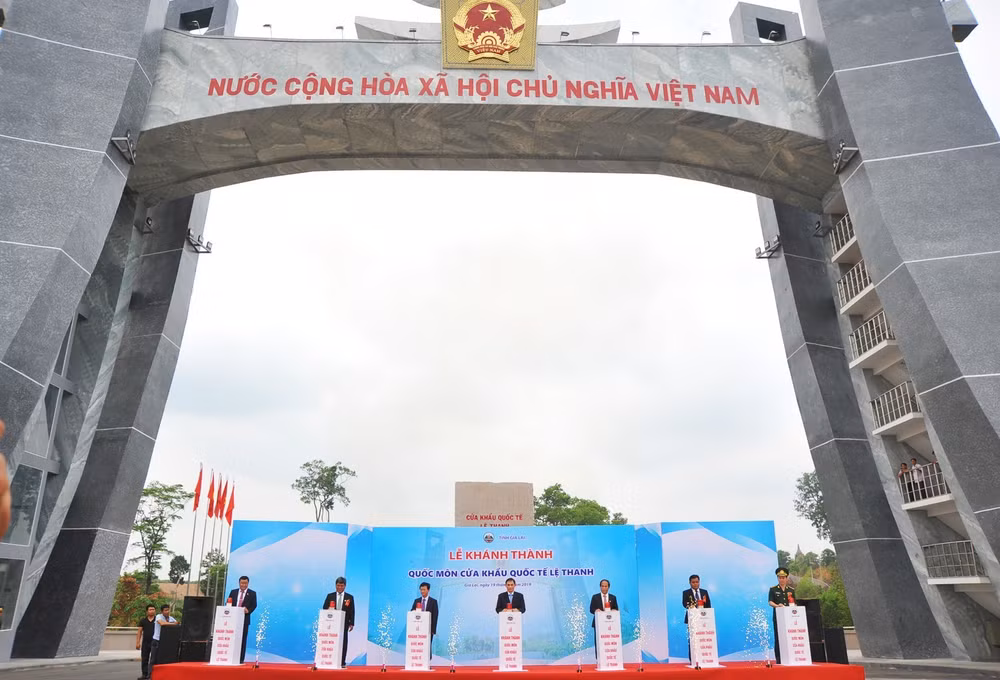 嘉莱省德机县丽清国际口岸正式开通 助力外交活动与贸易往来 ảnh 1 嘉莱省德机县丽清国际口岸正式开通 助力外交活动与贸易往来 ảnh 1