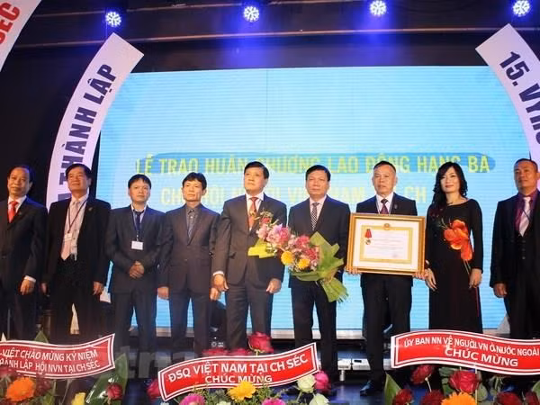 旅居捷克越南人协会迎来成立20周年庆典 ảnh 1 旅居捷克越南人协会迎来成立20周年庆典 ảnh 1