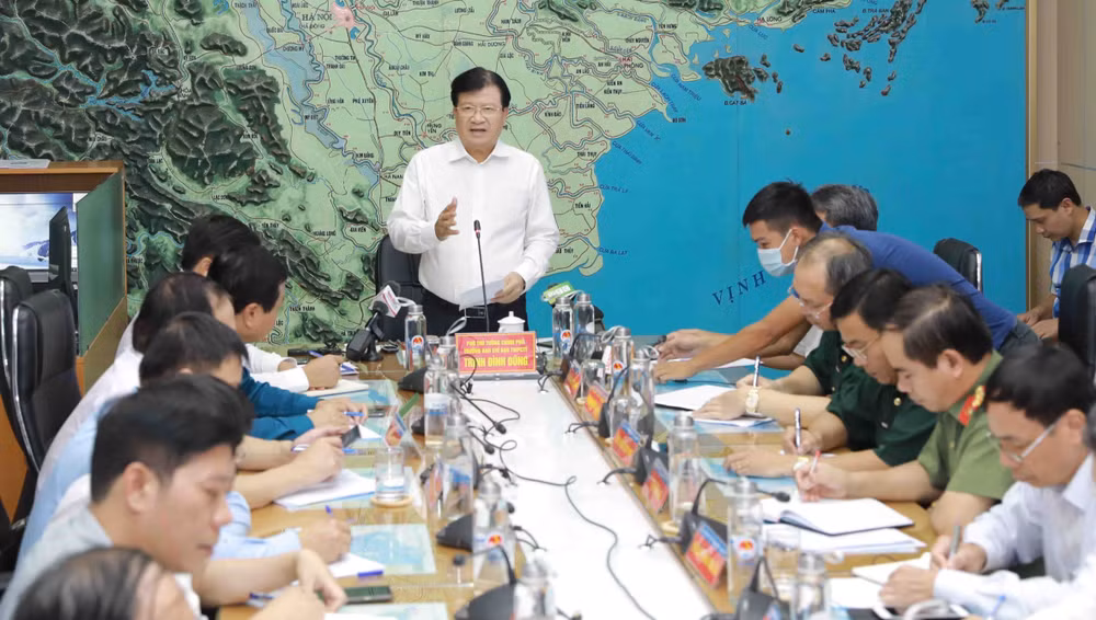 政府副总理郑廷勇:秉承“四个就地”精神部署防范应对台风“红霞”的措施 ảnh 1 政府副总理郑廷勇:秉承“四个就地”精神部署防范应对台风“红霞”的措施 ảnh 1