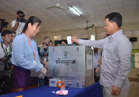 柬埔寨第四届乡分区理事会选举:选民积极参加投票 ảnh 1 柬埔寨第四届乡分区理事会选举:选民积极参加投票 ảnh 1