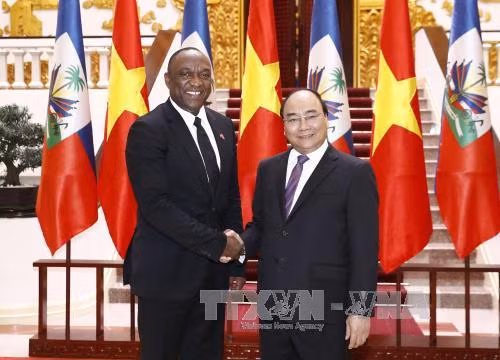政府总理阮春福会见海地参议院议长尤里•拉托尔蒂 ảnh 1 政府总理阮春福会见海地参议院议长尤里•拉托尔蒂 ảnh 1