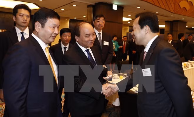 越南政府总理阮春福与日本信息技术企业举行座谈会 ảnh 1