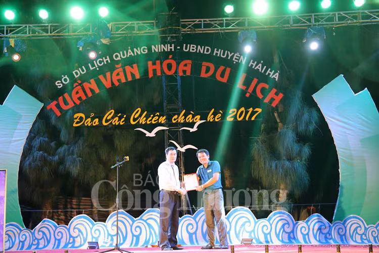 盖占岛喜迎2017年夏季的文化旅游周正式启动 ảnh 1