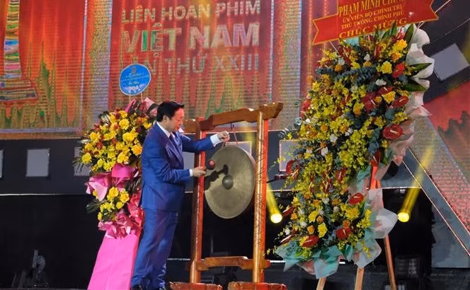 政府副总理陈红河出席第二十三届越南电影节开幕式 ảnh 1 政府副总理陈红河出席第二十三届越南电影节开幕式 ảnh 1