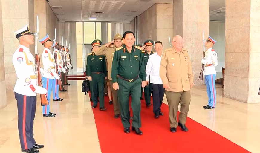 越南国防部工作代表团对古巴进行工作访问 ảnh 1