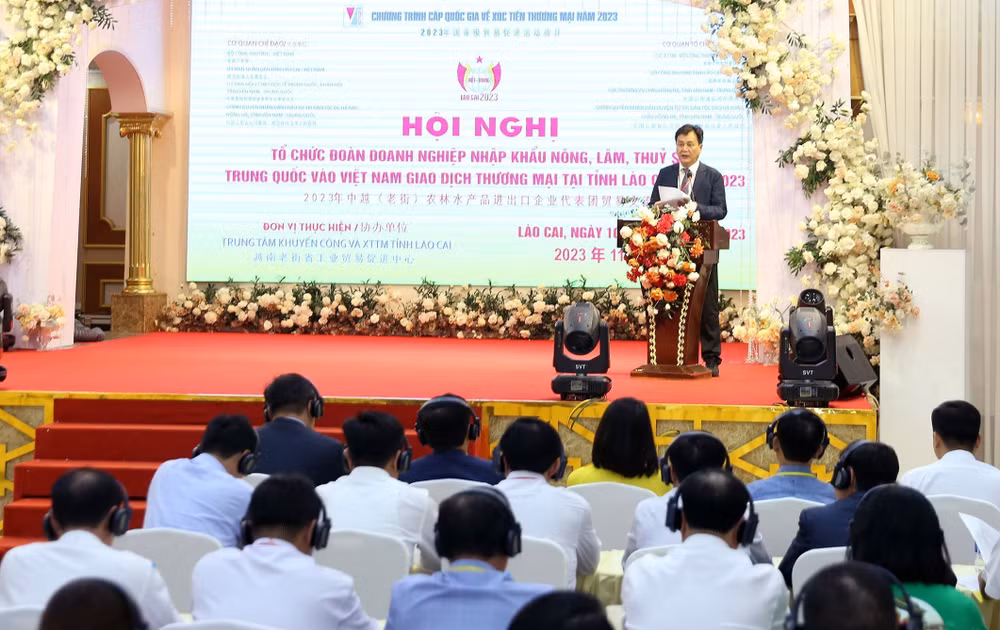 越南与中国促进通过老街边境口岸的贸易交流 ảnh 1 越南与中国促进通过老街边境口岸的贸易交流 ảnh 1