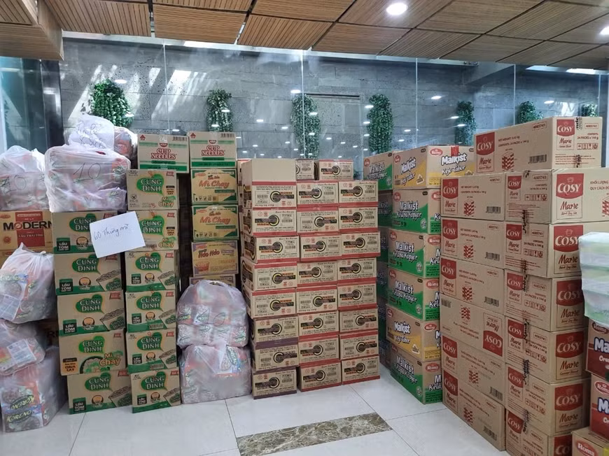 南非驻胡志明市名誉领事向各家军队野战医院提供援助 ảnh 1 南非驻胡志明市名誉领事向各家军队野战医院提供援助 ảnh 1