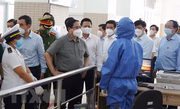 范明政总理赴胡志明市视察防疫工作 ảnh 1 范明政总理赴胡志明市视察防疫工作 ảnh 1