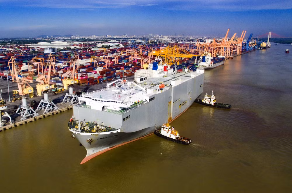 日本RORO JASA MURNI V.1A号货船停泊海防港卸载汽车近900辆 ảnh 1 日本RORO JASA MURNI V.1A号货船停泊海防港卸载汽车近900辆 ảnh 1