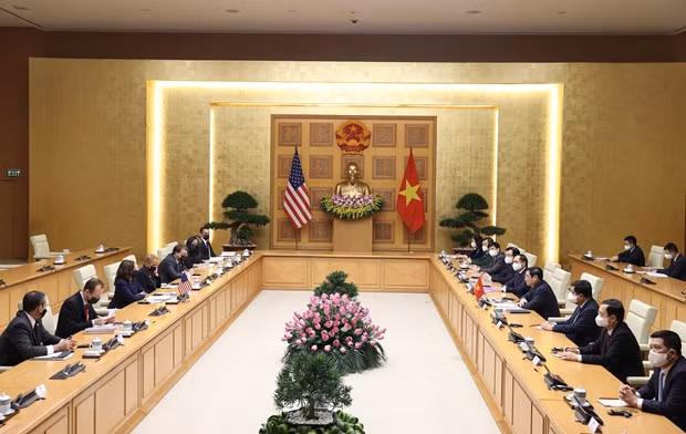 越南政府总理范明政会见美国副总统哈里斯 ảnh 2 越南政府总理范明政会见美国副总统哈里斯 ảnh 2